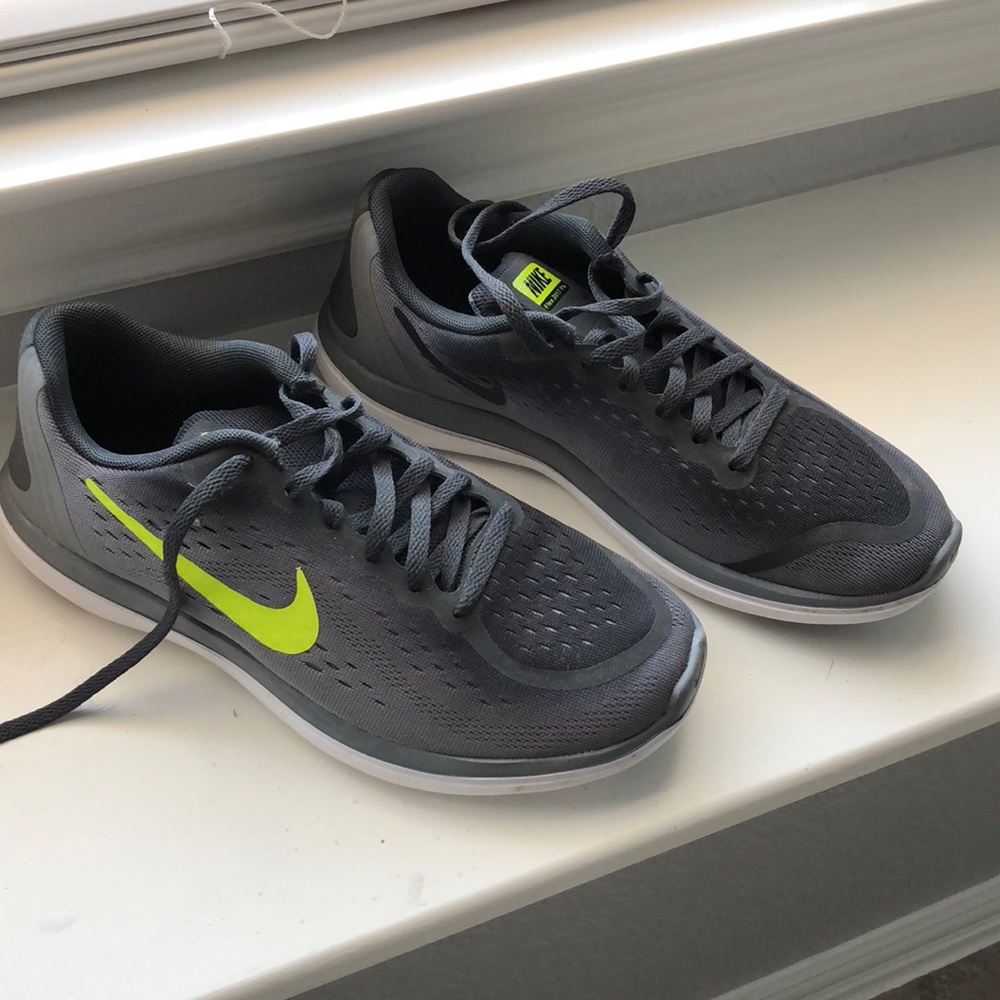 Nike women’s Flex running sneakers